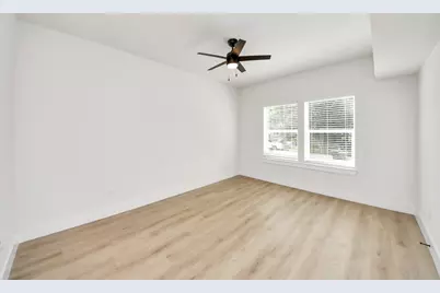 1316 W Willis Street, Alvin, TX 77511 - Photo 4