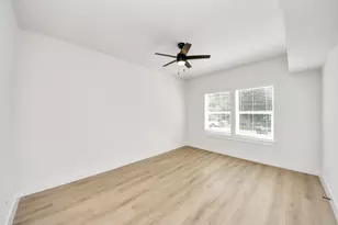 1316 W Willis St, Alvin, TX 77511 - Photo 4