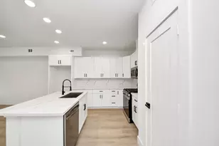 1316 W Willis St, Alvin, TX 77511 - Photo 6