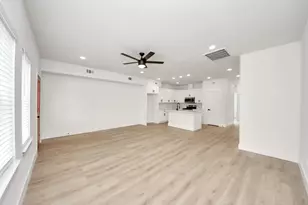 1316 W Willis St, Alvin, TX 77511 - Photo 14