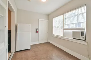 903 Oakhurst St, Houston, TX 77023 - Photo 14