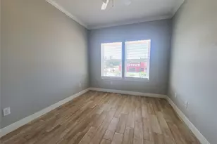 501 E Davis St, Conroe, TX 77301 - Photo 10