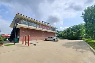 501 E Davis St, Conroe, TX 77301 - Photo 2