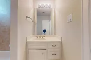 2710 Hullsmith Dr, Houston, TX 77063 - Photo 20