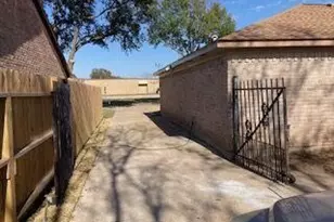 6839 Silver Star Dr, Houston, TX 77086 - Photo 10