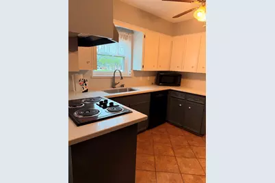 208 Pine Valley, Huntsville, TX 77320 - Photo 2
