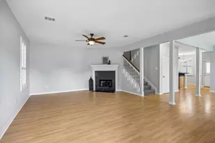 607 Travis St, Webster, TX 77598 - Photo 4