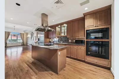 1100 Uptown Park Boulevard #102, Houston, TX 77056 - Photo 10