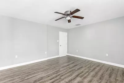520 E Defee Avenue, Baytown, TX 77520 - Photo 22