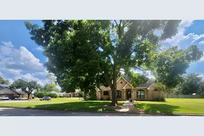 215 Ridgemont Drive, Alvin, TX 77511 - Photo 2