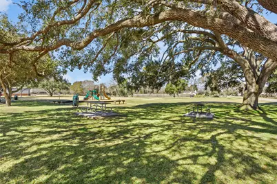 215 Ridgemont Drive, Alvin, TX 77511 - Photo 32