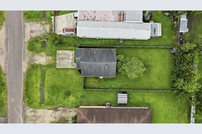 228 W Elm Avenue, Winnie, TX 77665 - Photo 26