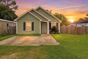 228 W Elm Ave, Winnie, TX 77665 - Photo 1