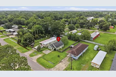 228 W Elm Avenue, Winnie, TX 77665 - Photo 24