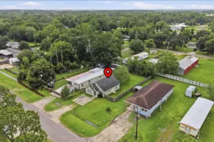 228 W Elm Ave, Winnie, TX 77665 - Photo 24