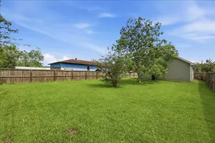 228 W Elm Ave, Winnie, TX 77665 - Photo 20