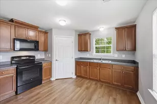228 W Elm Ave, Winnie, TX 77665 - Photo 8