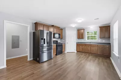 228 W Elm Avenue, Winnie, TX 77665 - Photo 6