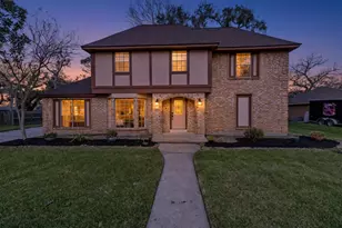 105 Poinciana Street St, Lake Jackson, TX 77566 - Photo 2