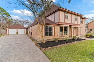105 Poinciana Street St, Lake Jackson, TX 77566 - Photo 2