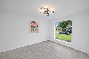 11823 S Willow Cir, Houston, TX 77071 - Photo 2