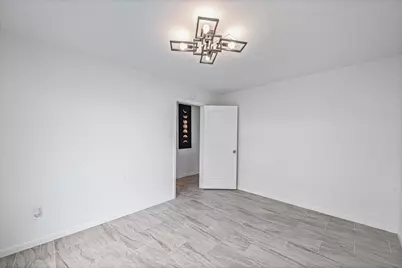 11823 S Willow Circle, Houston, TX 77071 - Photo 8