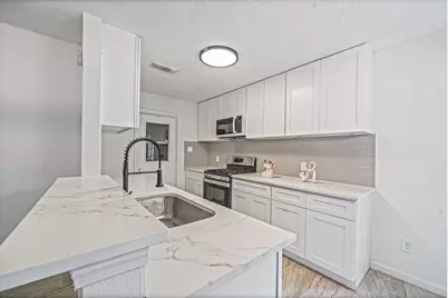 11823 S Willow Circle, Houston, TX 77071 - Photo 14
