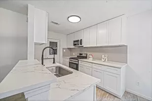 11823 S Willow Cir, Houston, TX 77071 - Photo 14