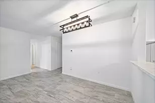 11823 S Willow Cir, Houston, TX 77071 - Photo 10