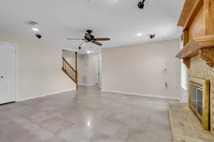 11226 Ivyridge Rd, Houston, TX 77043 - Photo 10