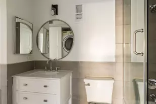 10075 Westpark Dr, Houston, TX 77042 - Photo 14