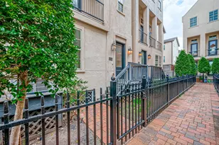 2520 Sherwin St, Houston, TX 77007 - Photo 1