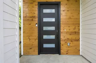 5218 Higgins St, Houston, TX 77033 - Photo 2