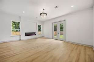 5218 Higgins St, Houston, TX 77033 - Photo 6