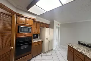 219 Kings Ct, Stafford, TX 77477 - Photo 20