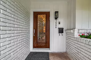 5666 Overbrook Ln, Houston, TX 77056 - Photo 2