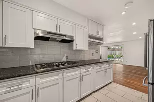 5666 Overbrook Ln, Houston, TX 77056 - Photo 16