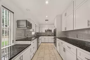 5666 Overbrook Ln, Houston, TX 77056 - Photo 14