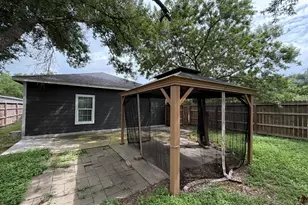 104 Mesquite St, Louise, TX 77455 - Photo 8