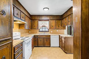 213 Highland Dr, Hitchcock, TX 77563 - Photo 8