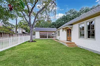 138 Lakeview Drive, Sugar Land, TX 77498 - Photo 18