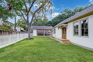 138 Lakeview Dr, Sugar Land, TX 77498 - Photo 18