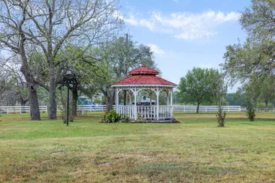 1089 Club Lane, Columbus, TX 78934 - Photo 4