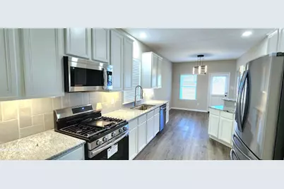 8530 E Highlands Crossing, Highlands, TX 77562 - Photo 4