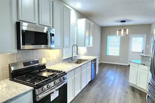 8530 E Highlands Crossing, Highlands, TX 77562 - Photo 4