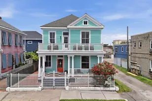 2010 Rosenberg St, Galveston, TX 77550 - Photo 2