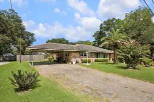 1011 Atchison St, Sealy, TX 77474 - Photo 2