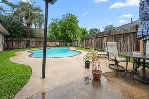 8215 Braes River Dr, Houston, TX 77074 - Photo 22