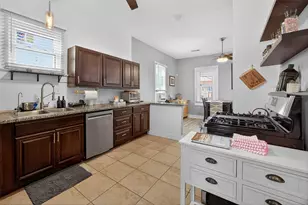 615 7th St, Galveston, TX 77550 - Photo 10