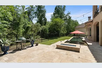 22 Johnathan Landing Court, The Woodlands, TX 77389 - Photo 4